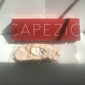 Women’s Size 5 Narrow Capezio Ballet Dancer Flats